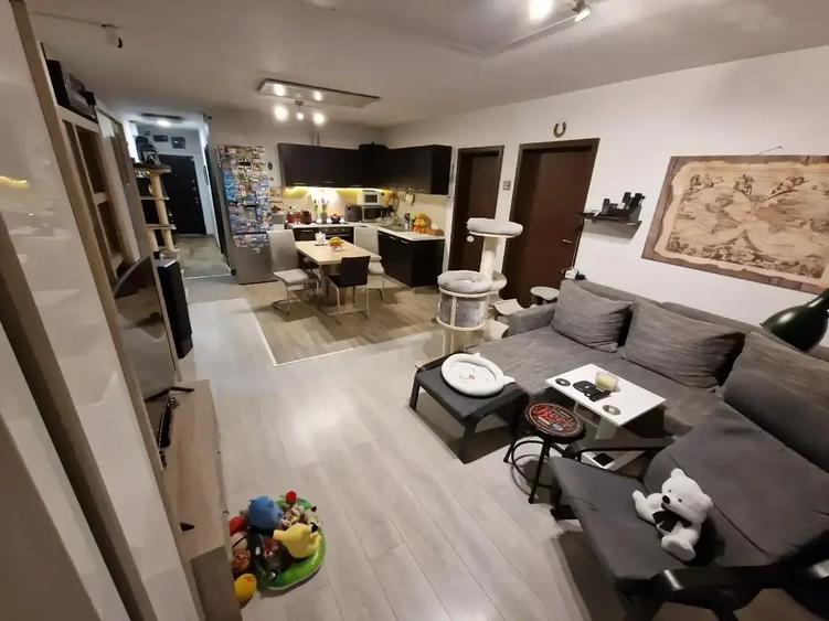 Apartament cu 3 camere semidecomandat, mobilat în Tunari