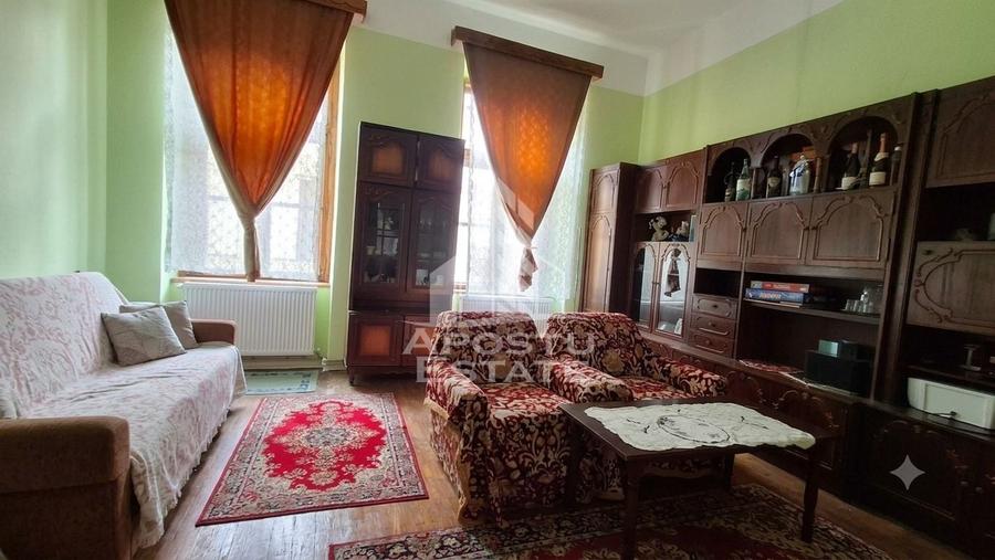 Apartament cu 3 camere semidecomandat în Central