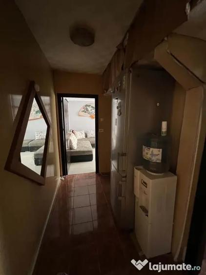 Apartament cu 3 camere semidecomandat în Găvana