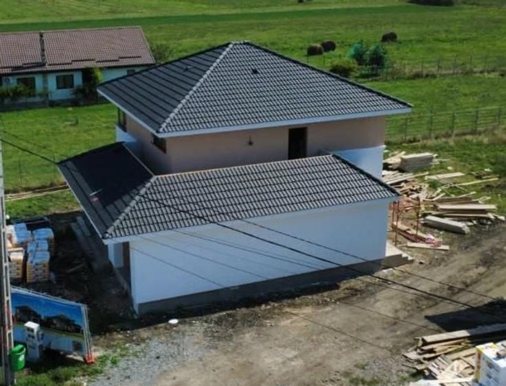 Casă cu 4 camere în Jucu
