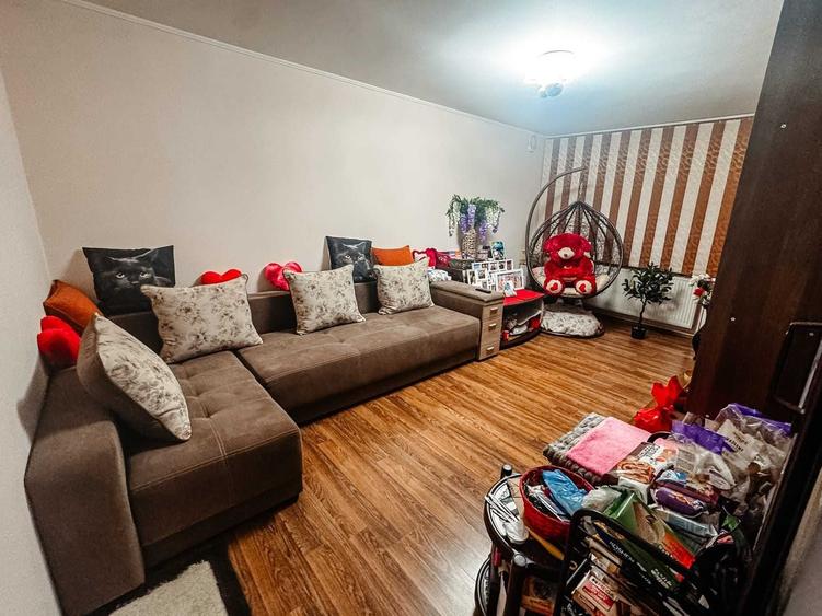 Apartament cu 3 camere decomandat în Fizicienilor