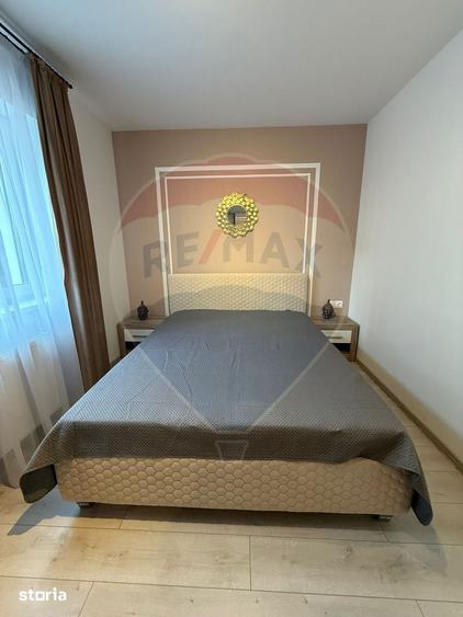 Apartament cu 3 camere decomandat în Tractorul