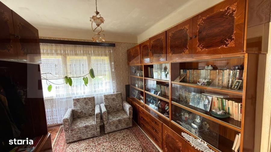 Casă cu 4 camere decomandat în Cărășeu