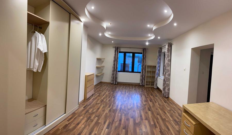 Casă cu 3 camere cu Teren 500 Mp în Central