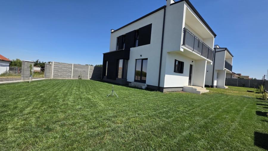 Duplex cu 5 camere cu Canalizare în Dumbrăvița