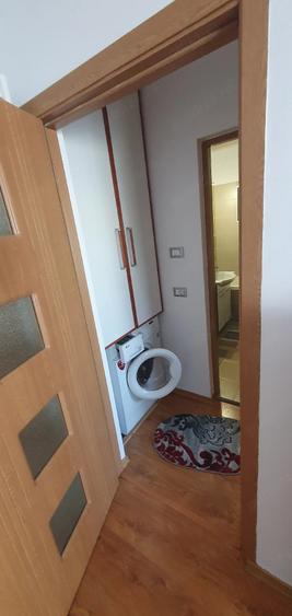 Apartament cu 2 camere semidecomandat în Craiovița Nouă