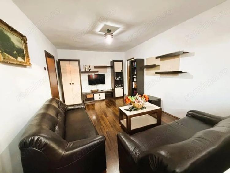 Apartament cu 3 camere semidecomandat în Central