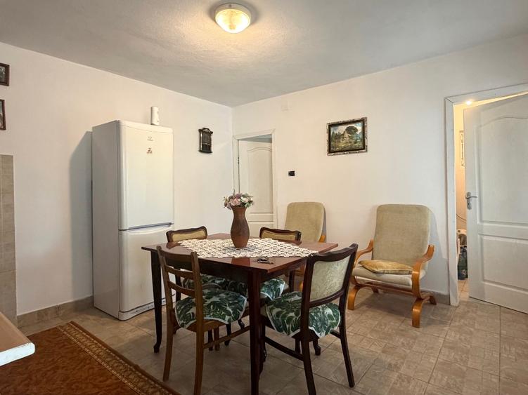 Casă individuală cu 5 camere cu Teren 1200 Mp în Ghidici