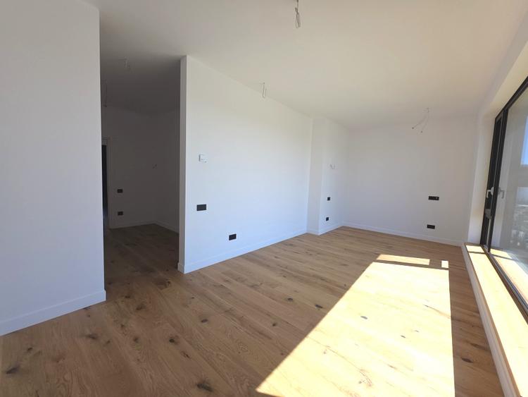 Duplex cu 5 camere cu Canalizare în Tunari