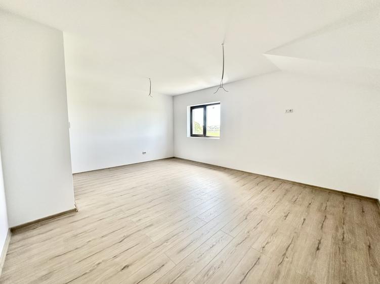 Duplex cu 4 camere cu Canalizare în Moșnița Veche