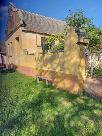 Casă cu 4 camere cu Teren 3000 Mp în Secusigiu