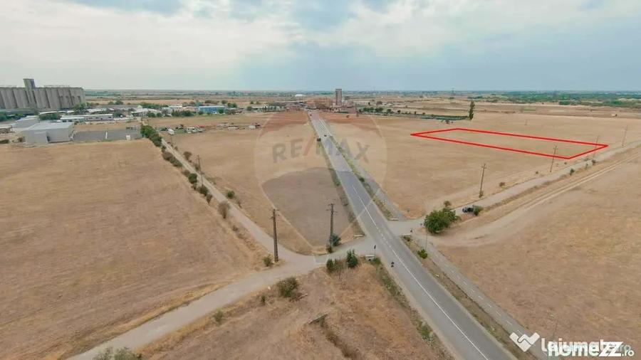 Teren de 7000 mp, în Iosia