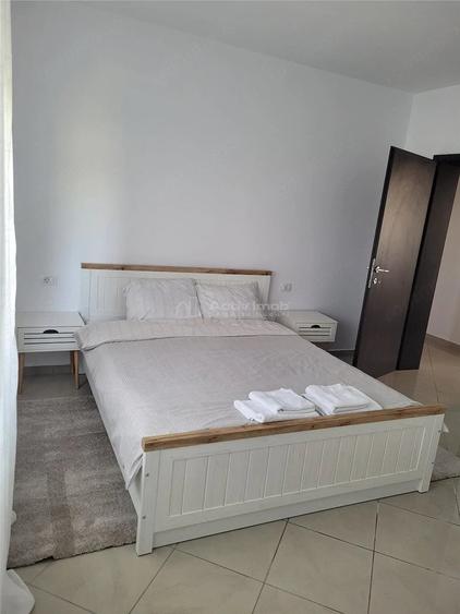 Apartament cu 3 camere decomandat în Cristian