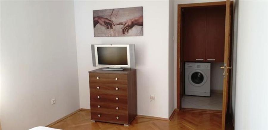 Apartament cu 3 camere decomandat, mobilat în Centrul Civic
