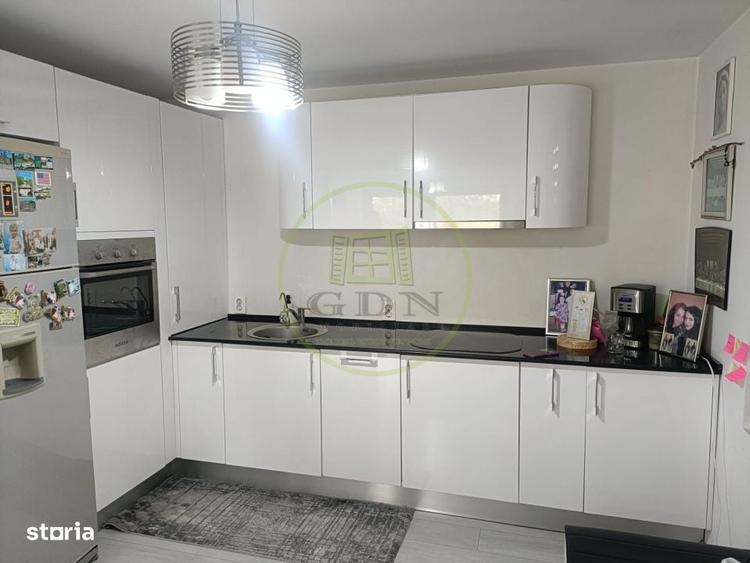 Casă cu 4 camere cu Teren 1600 Mp în Central