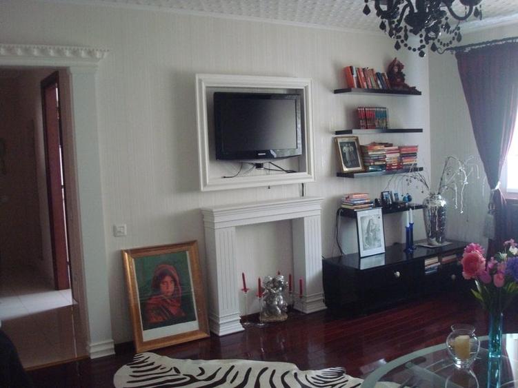 Apartament cu 3 camere decomandat în Panduri