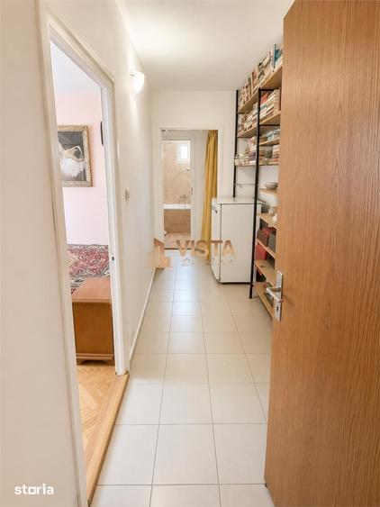 Apartament cu 3 camere semidecomandat în Astra