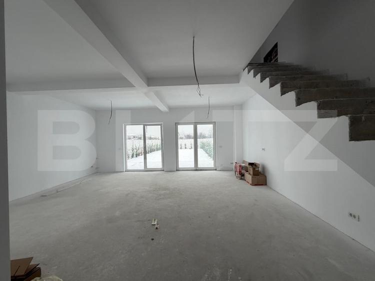 Duplex cu 5 camere cu Canalizare în Dumbrăvița