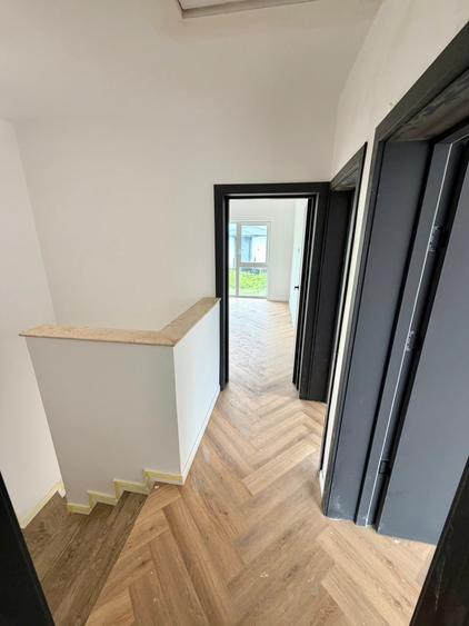 Duplex cu 4 camere cu Canalizare în Bucium