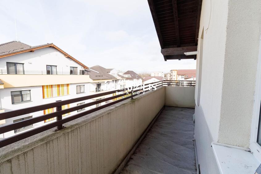 Apartament cu 5 camere semidecomandat în Tractorul