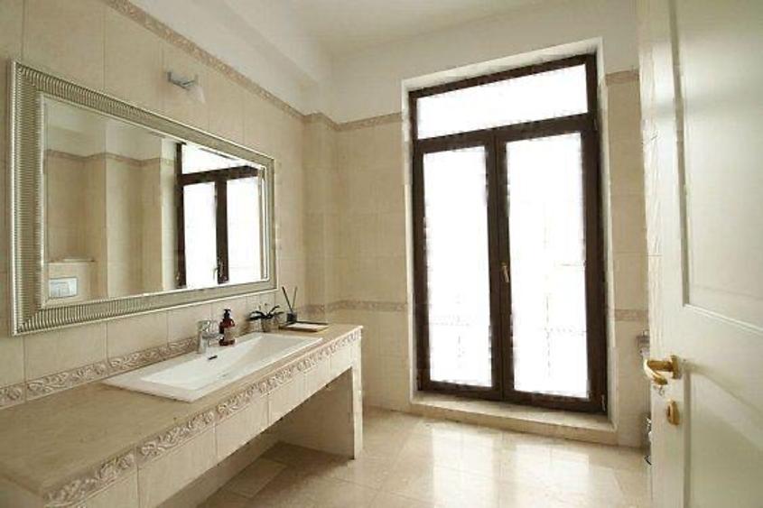 Casă individuală cu 6 camere cu Canalizare în Iancu Nicolae