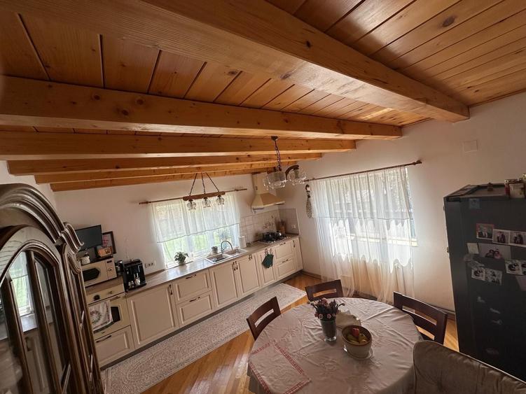 Casă cu 4 camere în Exterior Vest