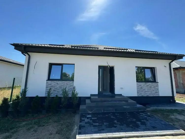 Casă cu 4 camere cu Teren 400 Mp în Crevedia