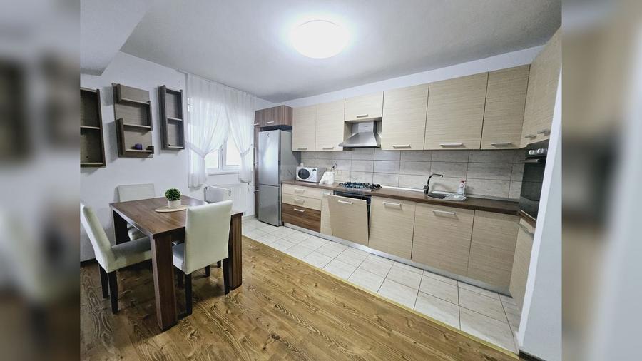Apartament cu 3 camere semidecomandat, mobilat în Nufărul