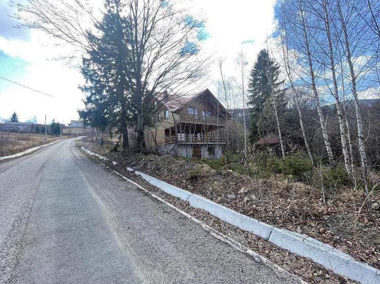 Casă individuală cu 7 camere cu Canalizare în Rogojel