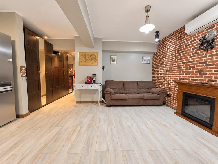 Apartament cu 2 camere semidecomandat în Casa de Cultură