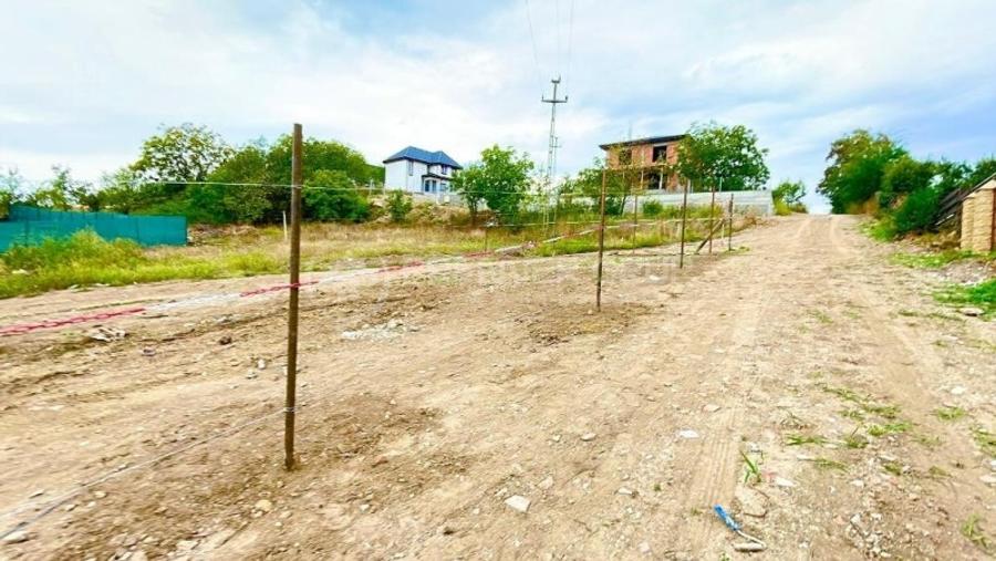 Teren Construcții intravilan de 800 mp, în Miroslava