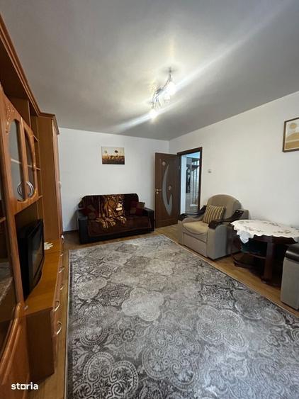 Apartament 2 camere decomandate, 9 Mai - 3