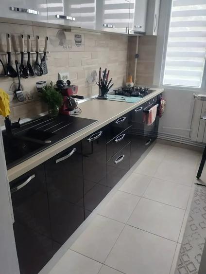 Apartament cu 4 camere decomandat în Central