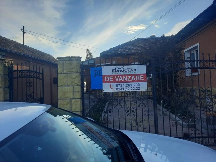 Casă individuală cu 7 camere cu Teren 777 Mp în Sud