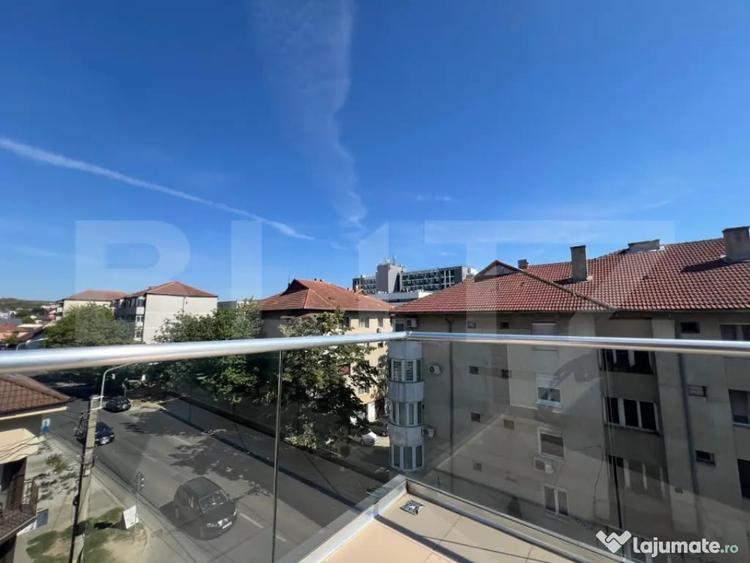 Apartament cu 3 camere decomandat în Spitalul Județean