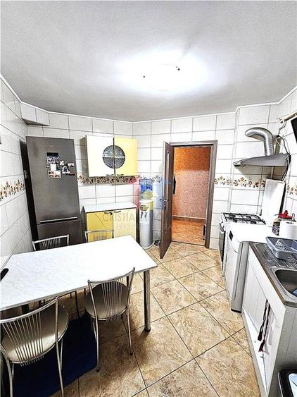 Apartament cu 3 camere decomandat în Călărași