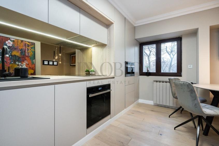 Apartament cu 4 camere decomandat în P-ța Victoriei