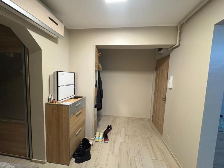 Apartament cu 4 camere decomandat, mobilat în Balada