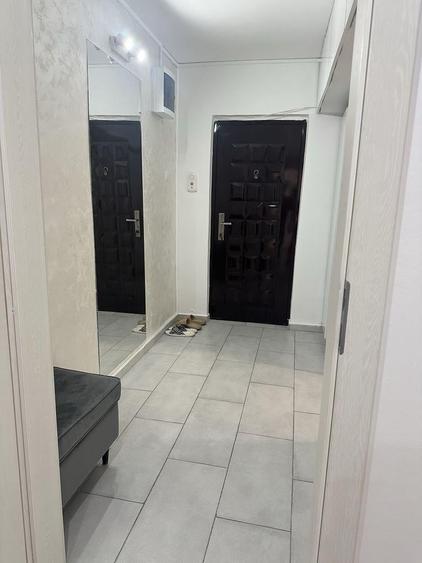 Apartament cu 3 camere decomandat, mobilat în Central