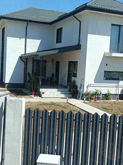 Casă individuală cu 5 camere cu Teren 354 Mp în Bâcu