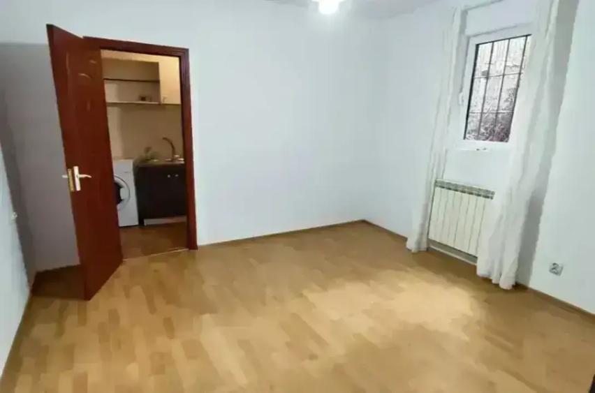 Casă individuală cu 6 camere cu Canalizare în P-ța Alba Iulia