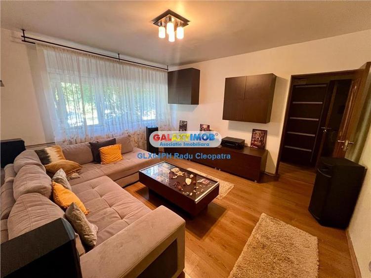Apartament cu 3 camere semidecomandat, mobilat în Nord