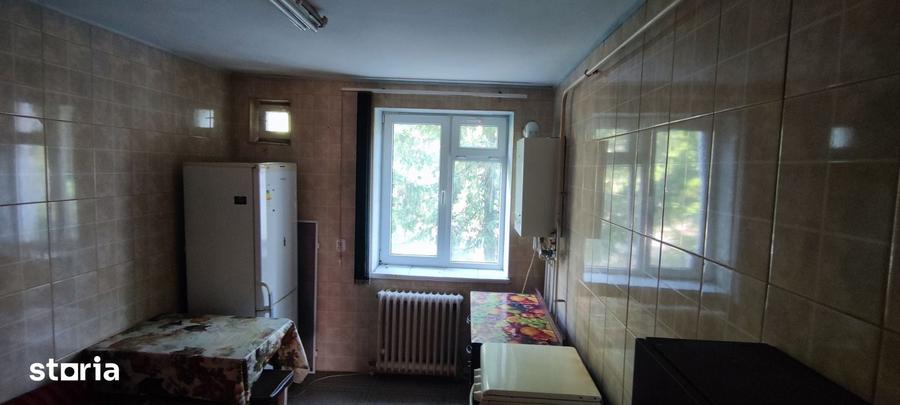 Apartament cu 3 camere decomandat în Dărmănești