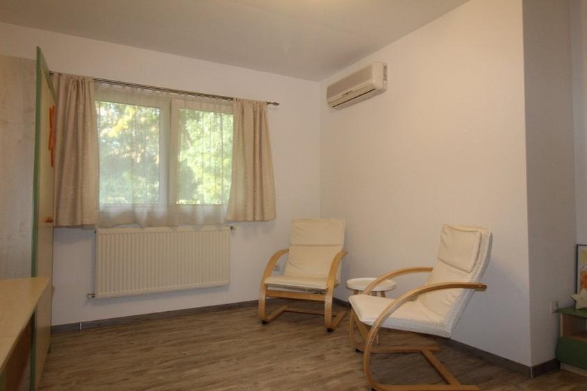 Casă cu 6 camere cu Teren 1064 Mp în Ostratu