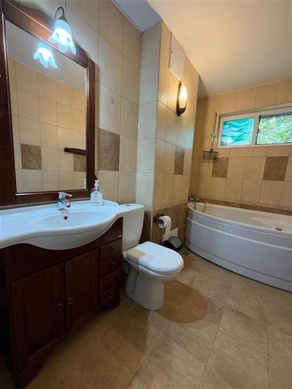 Apartament cu 4 camere decomandat în Podu Roș