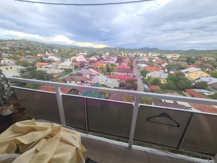 Apartament cu 3 camere decomandat în Cuza
