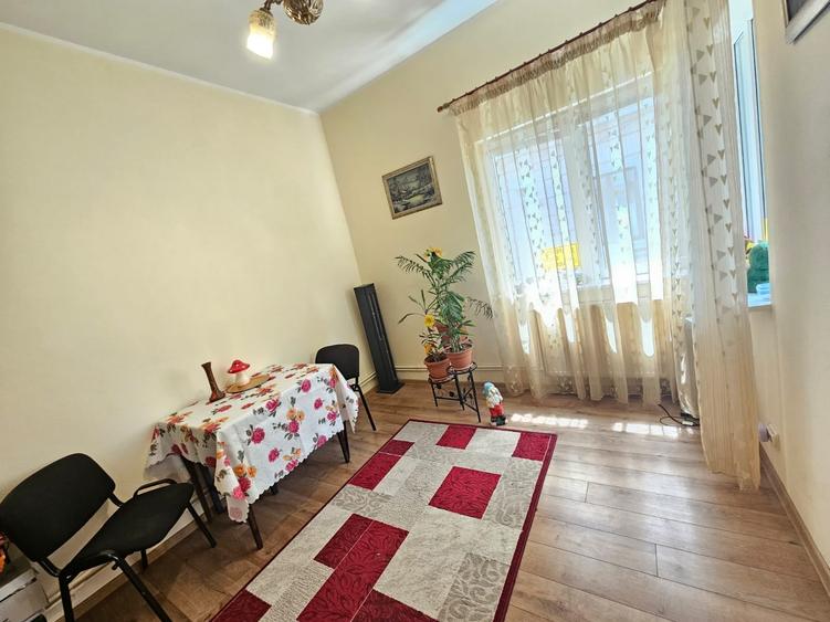 Casă individuală cu 6 camere cu Teren 150 Mp în Ultracentral