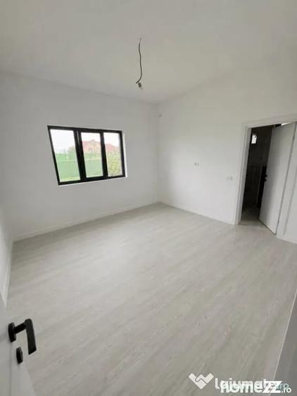 Casă cu 4 camere cu Teren 398 Mp în Cumpăna