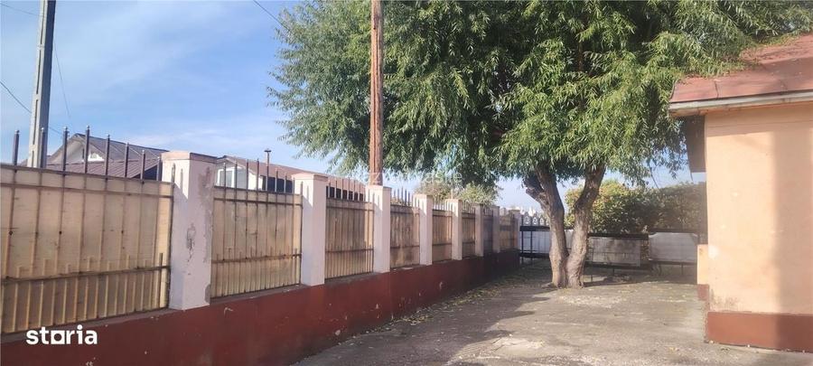 Casa cu 2 fronturi si pozitie foarte buna pe dn 1 A in Lipanesti