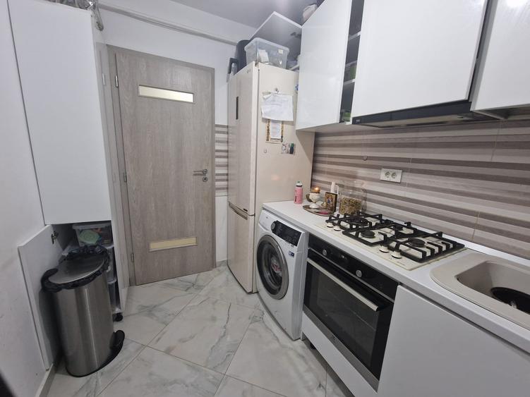 Apartament cu 3 camere semidecomandat, mobilat în Păcurari